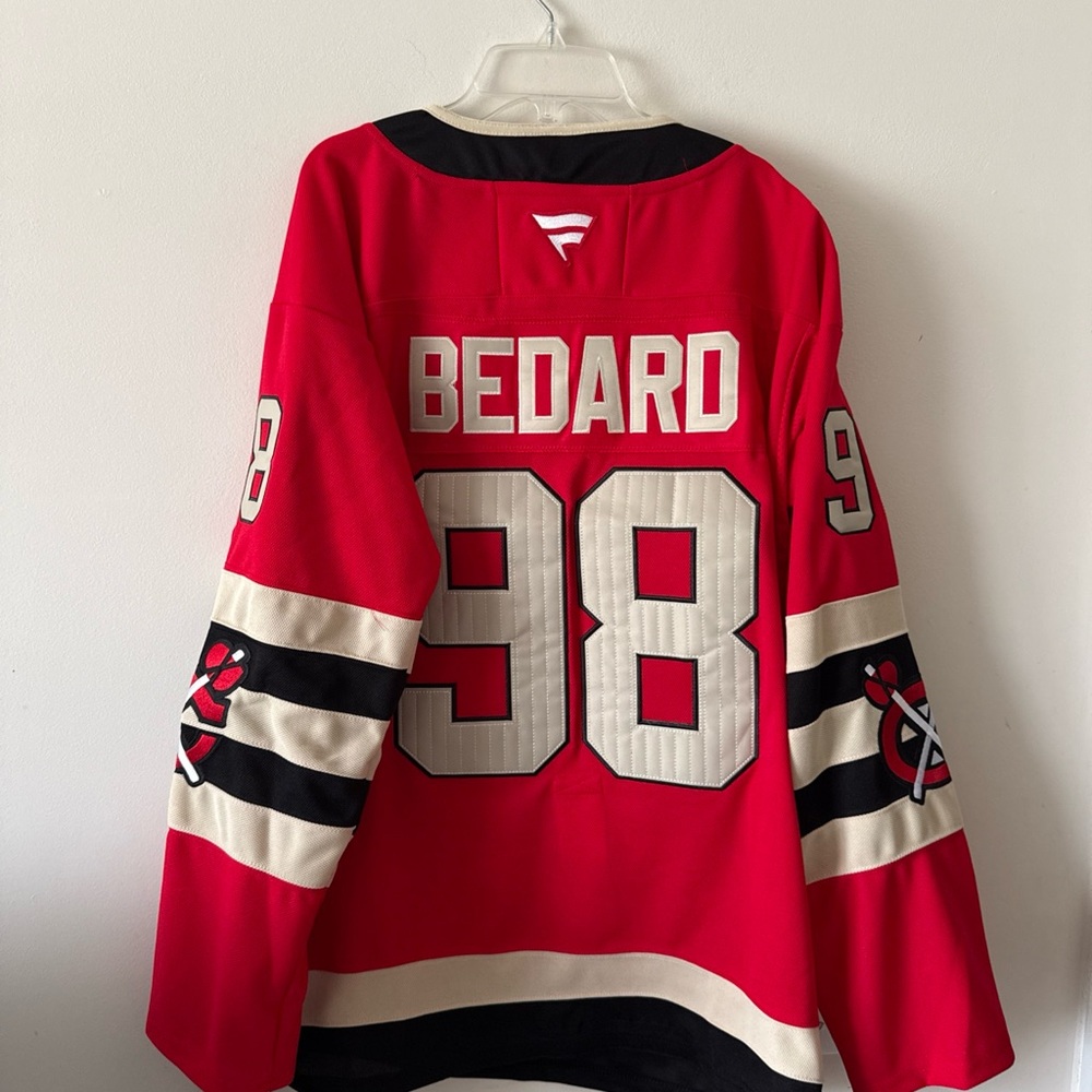 Chicago Blackhawks Red Hockey Jersey - Picture 8 of 8